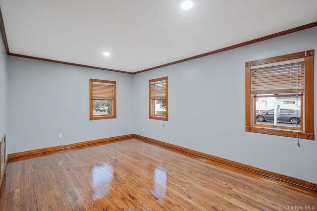 1 Holbrook Street, Bay Shore, NY 11706