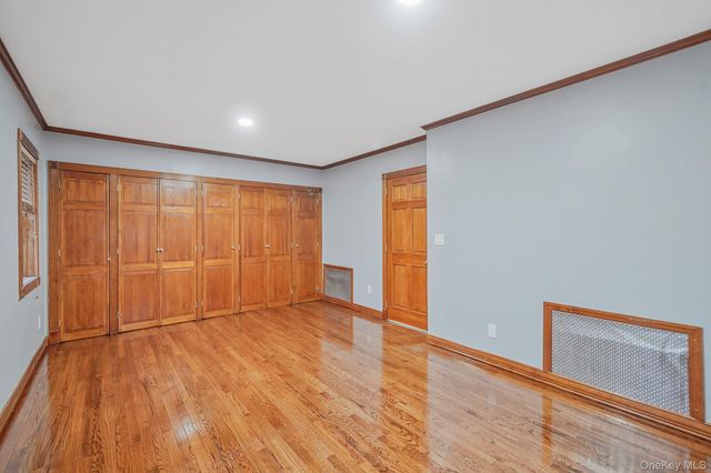 1 Holbrook Street, Bay Shore, NY 11706