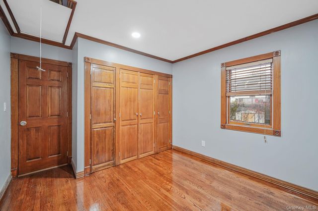 1 Holbrook Street, Bay Shore, NY 11706