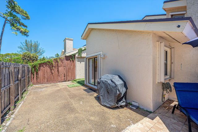 7627 Sierra Drive W, Boca Raton, FL 33433