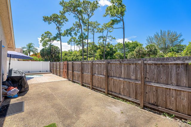 7627 Sierra Drive W, Boca Raton, FL 33433