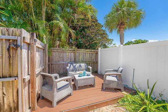 7627 Sierra Drive W, Boca Raton, FL 33433