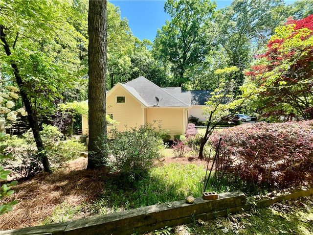 9145 Browns Bridge Road, Gainesville, GA 30506