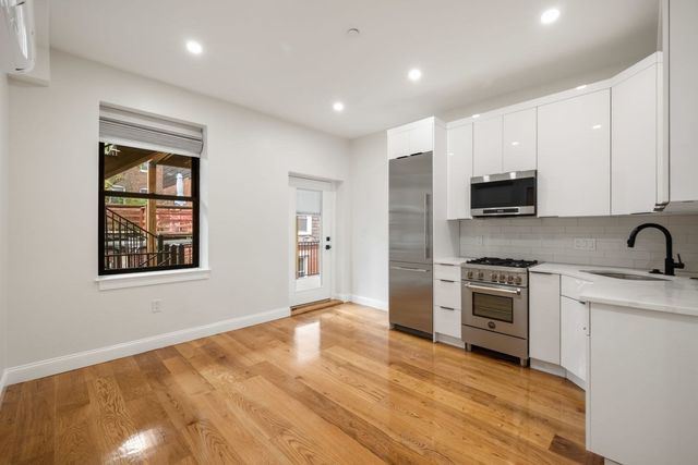 166-168 Salem Street 7, Boston, MA 02113