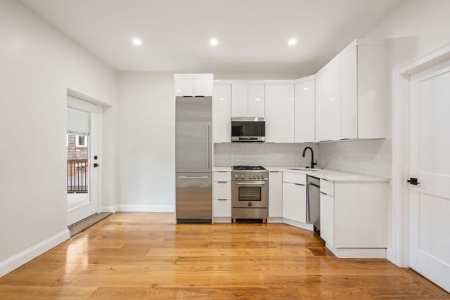 166-168 Salem Street 7, Boston, MA 02113
