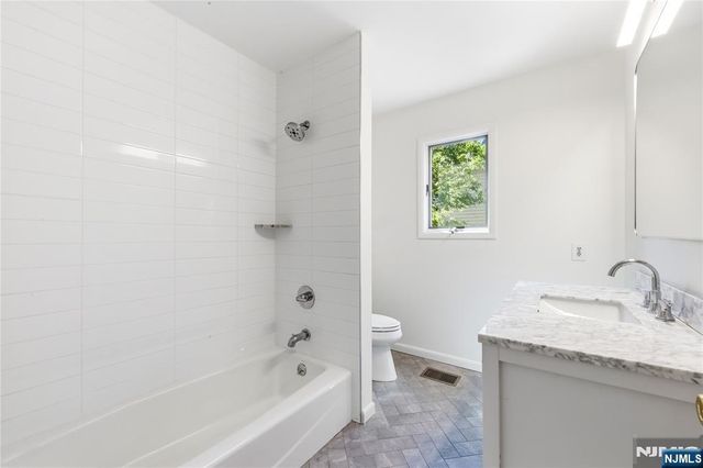 319 Gorge Road C0007, Cliffside Park, NJ 07010