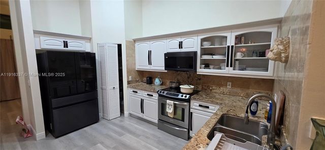 5010 Perignon Way, Coral Springs, FL 33067