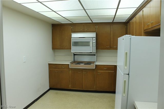 2089 Wooster Road 43, Rocky River, OH 44116