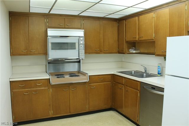 2089 Wooster Road 43, Rocky River, OH 44116