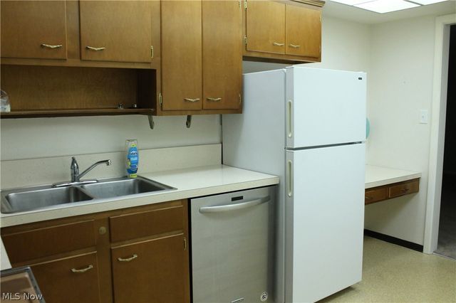 2089 Wooster Road 43, Rocky River, OH 44116