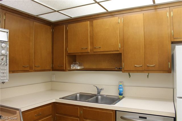 2089 Wooster Road 43, Rocky River, OH 44116