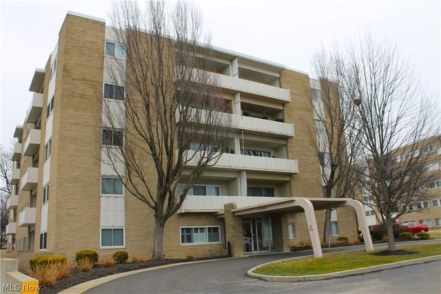 2089 Wooster Road 43, Rocky River, OH 44116