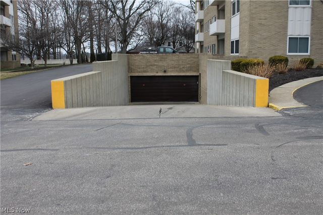 2089 Wooster Road 43, Rocky River, OH 44116