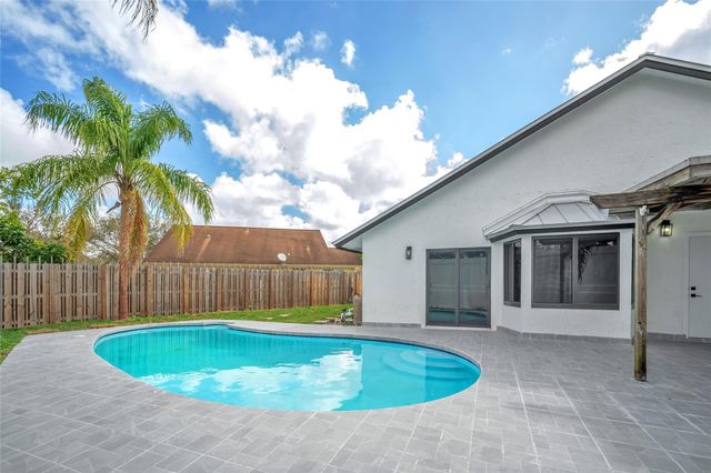 2831 NW 111th Avenue, Sunrise, FL 33322