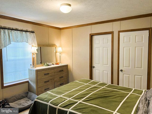 9 ACORN LN, Boyertown, PA 19512