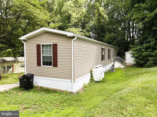 9 ACORN LN, Boyertown, PA 19512