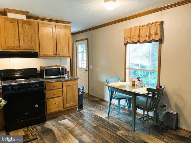9 ACORN LN, Boyertown, PA 19512