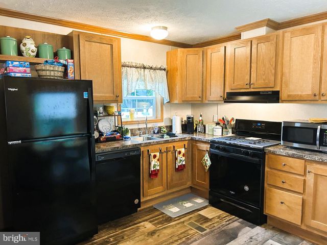 9 ACORN LN, Boyertown, PA 19512