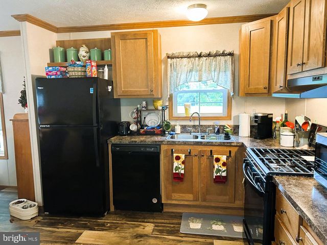 9 ACORN LN, Boyertown, PA 19512