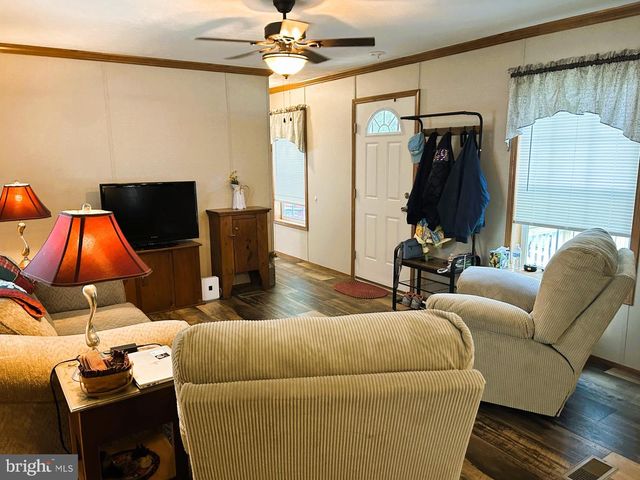 9 ACORN LN, Boyertown, PA 19512