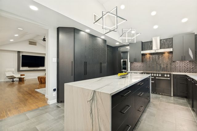 6566 Ridgeview Circle, Dallas, TX 75240