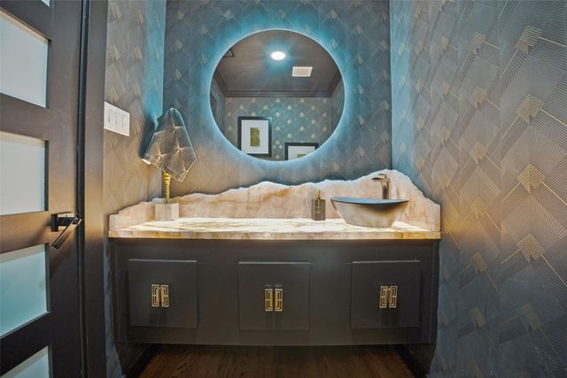 6566 Ridgeview Circle, Dallas, TX 75240