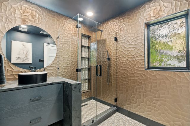 6566 Ridgeview Circle, Dallas, TX 75240