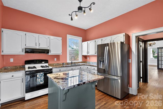 2 Hunt Hill Place, Asheville, NC 28801