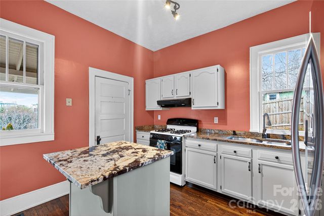 2 Hunt Hill Place, Asheville, NC 28801