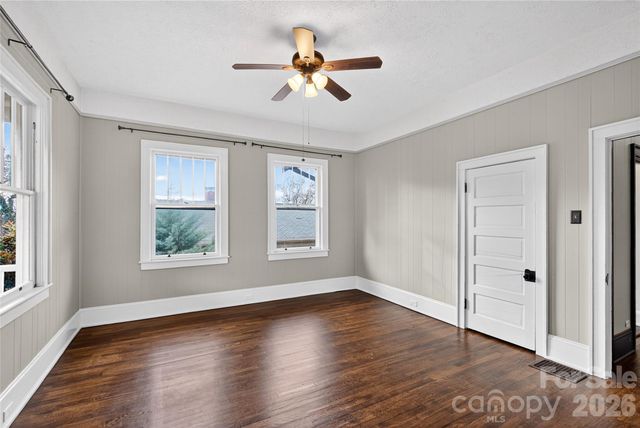 2 Hunt Hill Place, Asheville, NC 28801