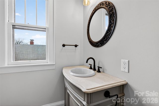 2 Hunt Hill Place, Asheville, NC 28801