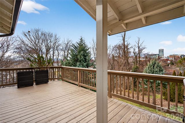 2 Hunt Hill Place, Asheville, NC 28801