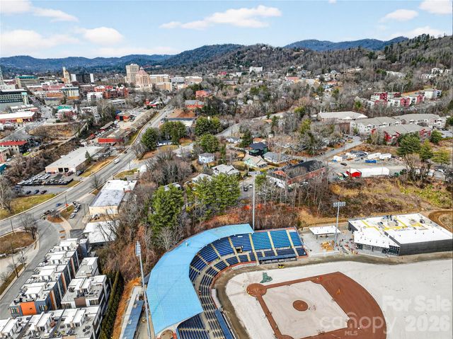 2 Hunt Hill Place, Asheville, NC 28801