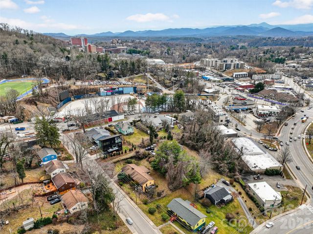 2 Hunt Hill Place, Asheville, NC 28801