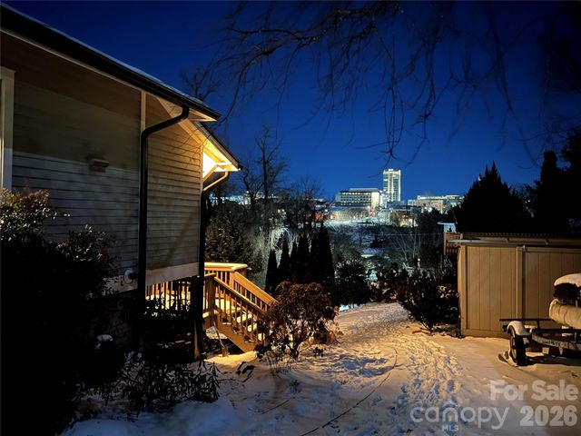 2 Hunt Hill Place, Asheville, NC 28801