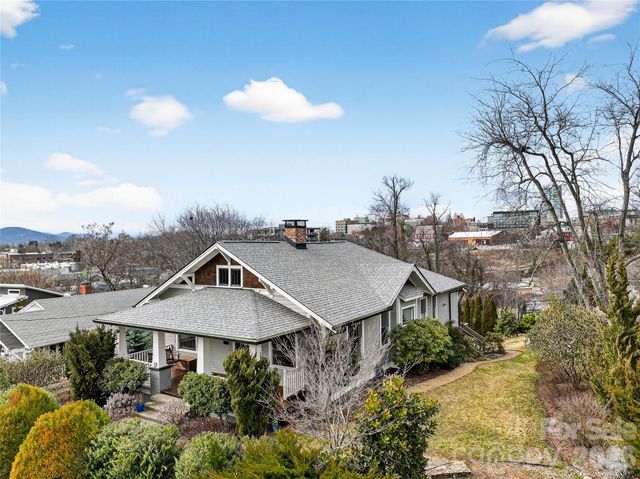 2 Hunt Hill Place, Asheville, NC 28801