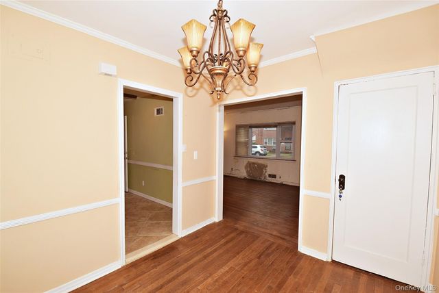 7516 197th Street, Fresh Meadows, NY 11366