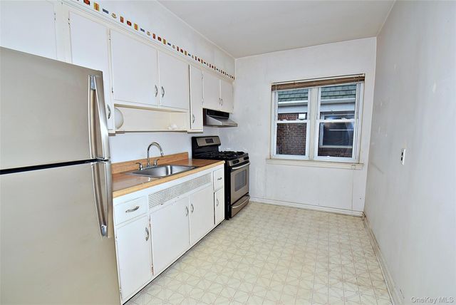 7516 197th Street, Fresh Meadows, NY 11366