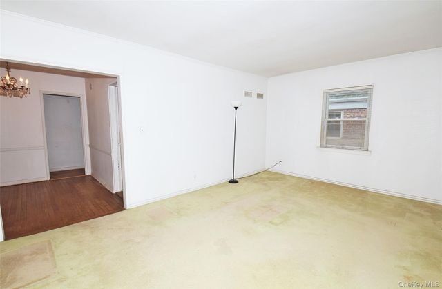 7516 197th Street, Fresh Meadows, NY 11366