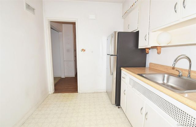 7516 197th Street, Fresh Meadows, NY 11366