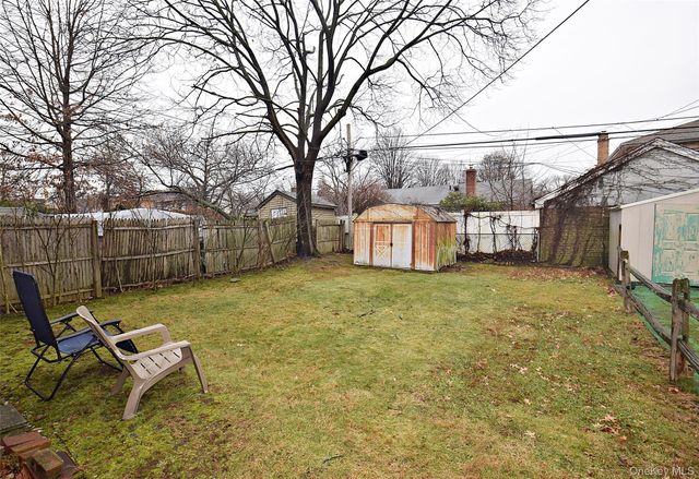 7516 197th Street, Fresh Meadows, NY 11366