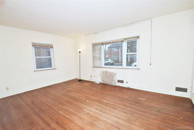 7516 197th Street, Fresh Meadows, NY 11366