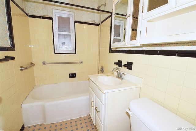 7516 197th Street, Fresh Meadows, NY 11366