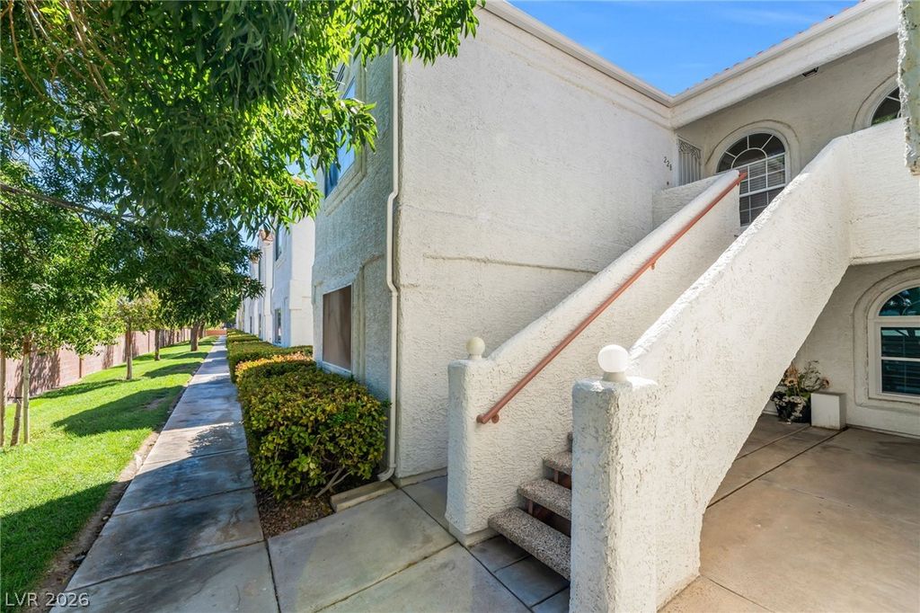 1800 Edmond Street 228, Las Vegas, NV 89146 — exterior