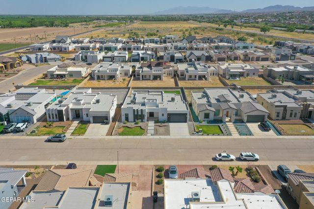 317 RIO DE JAZMIN Circle, El Paso, TX 79932