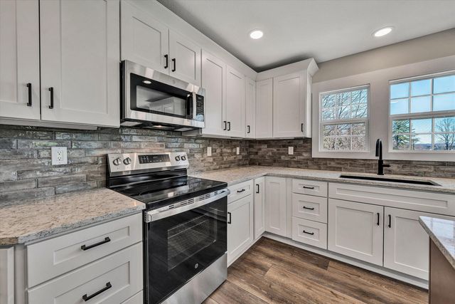 200 Surber DR, Moneta, VA 24121