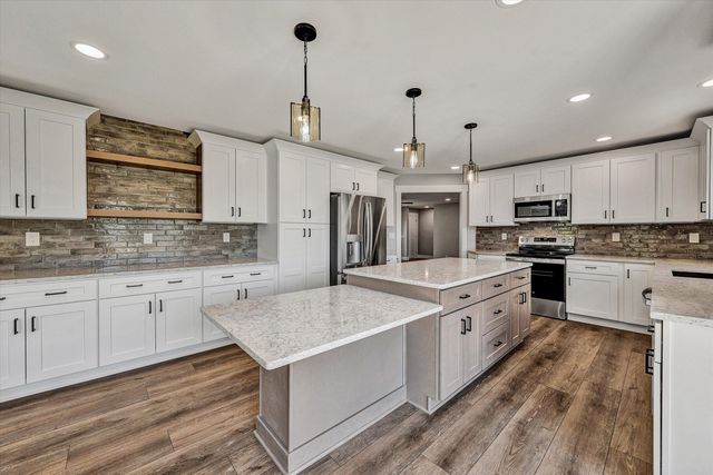 200 Surber DR, Moneta, VA 24121