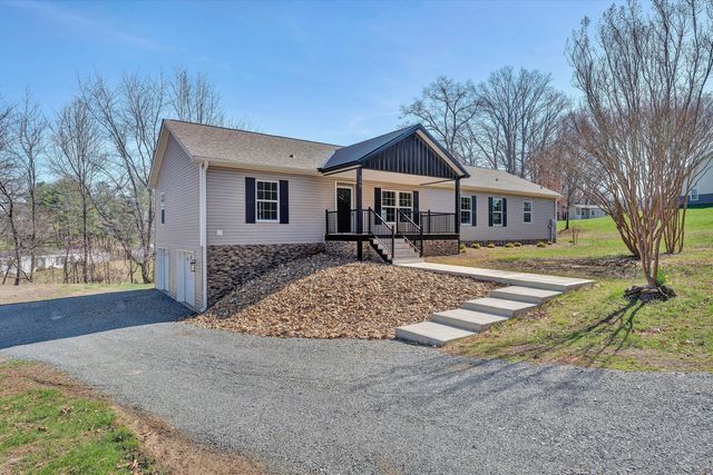 200 Surber DR, Moneta, VA 24121