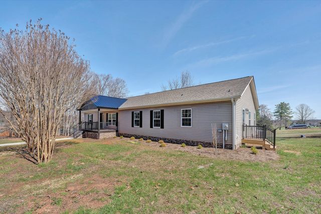 200 Surber DR, Moneta, VA 24121