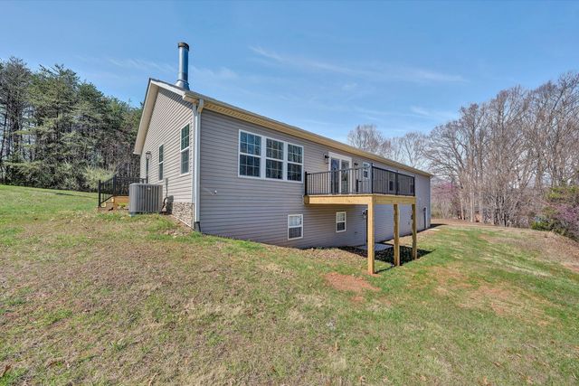 200 Surber DR, Moneta, VA 24121